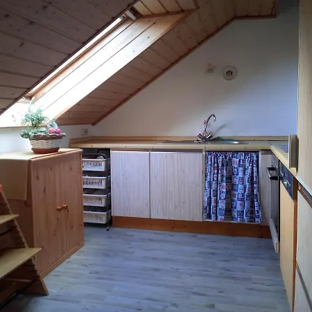 Schlingshoehe - Oberwohnung Mit Separater Terrasse 아파트 프리소이티