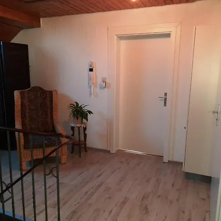 Schlingshoehe - Oberwohnung Mit Separater Terrasse *