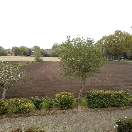 Schlingshoehe - Oberwohnung Mit Separater Terrasse Апартаменты *